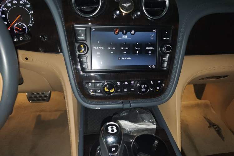 Used Bentley Bentayga 2016 6.0T Standard Edition Audio And AC Panel