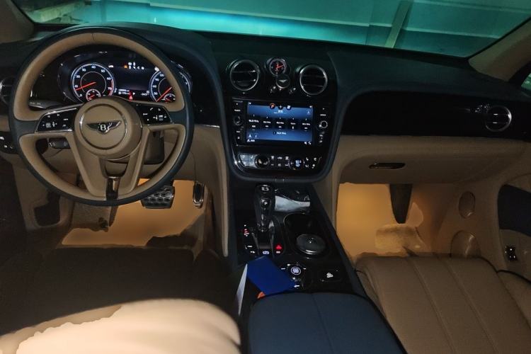 Used Bentley Bentayga 2016 6.0T Standard Edition Center Console