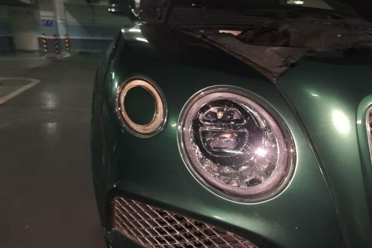 Used Bentley Bentayga 2016 6.0T Standard Edition Right Front Headlight