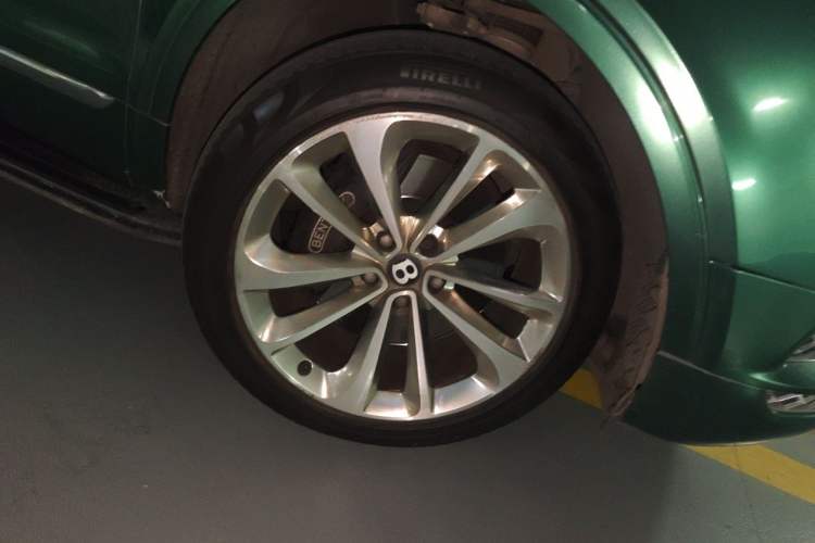 Used Bentley Bentayga 2016 6.0T Standard Edition Right Front Wheel Hub