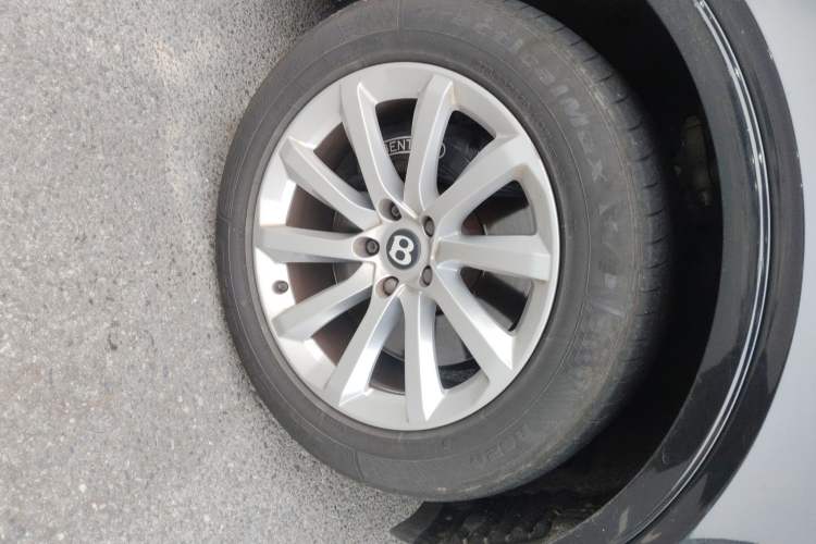 Used Bentley Bentayga  Right Front Wheel Hub