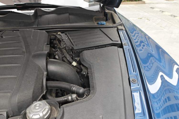 Used Bentley Bentayga 2017 6.0T Standard Edition Engine Bay Left