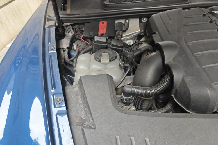 Used Bentley Bentayga 2017 6.0T Standard Edition Engine Bay Right