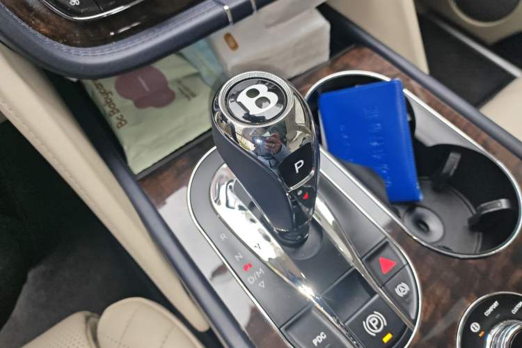 Used Bentley Bentayga 2017 6.0T Standard Edition Gear Lever
