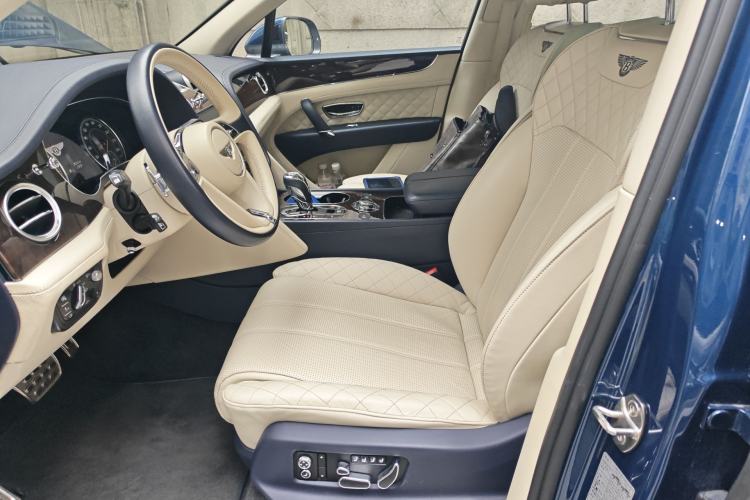 Used Bentley Bentayga 2017 6.0T Standard Edition Left Front Seat