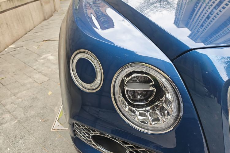 Used Bentley Bentayga 2017 6.0T Standard Edition Right Front Headlight