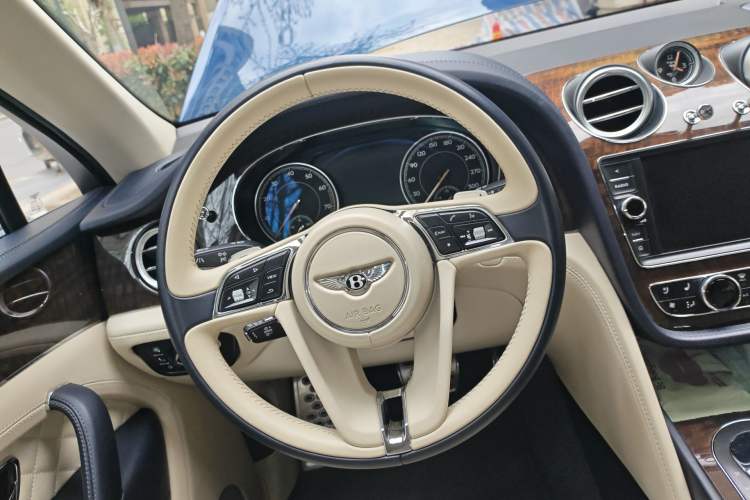 Used Bentley Bentayga 2017 6.0T Standard Edition Steering Wheel