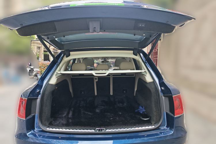 Used Bentley Bentayga 2017 6.0T Standard Edition Trunk