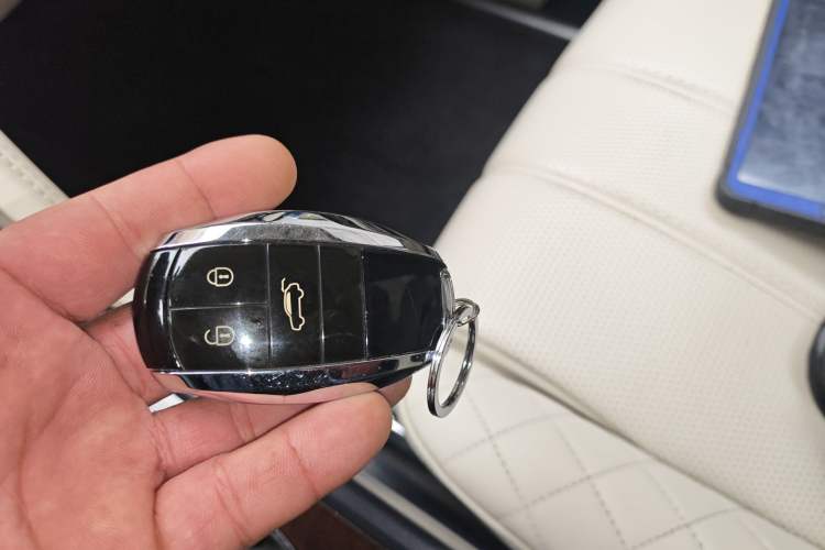 Used Bentley Bentayga 2017 6.0T Standard Edition Vehicle Key