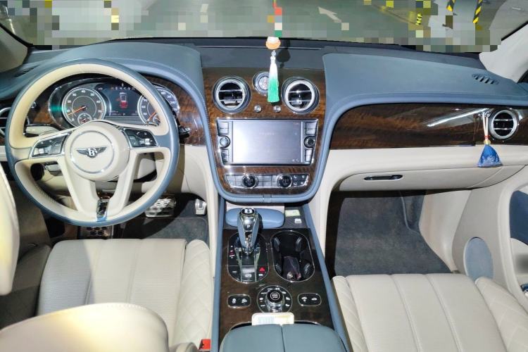Used Bentley Bentayga 2017 6.0T Standard Edition Center Console