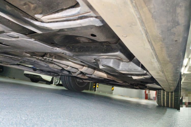 Used Bentley Bentayga 2017 6.0T Standard Edition Chassis Rear Right