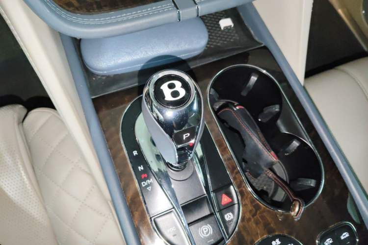 Used Bentley Bentayga 2017 6.0T Standard Edition Gear Lever