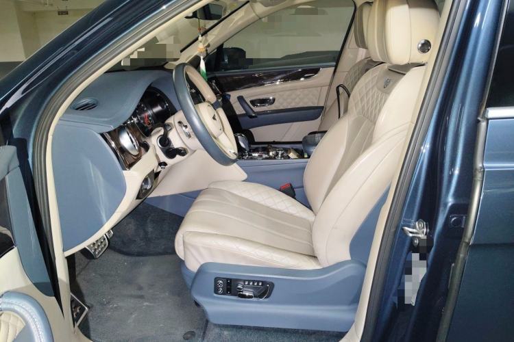 Used Bentley Bentayga 2017 6.0T Standard Edition Left Front Seat