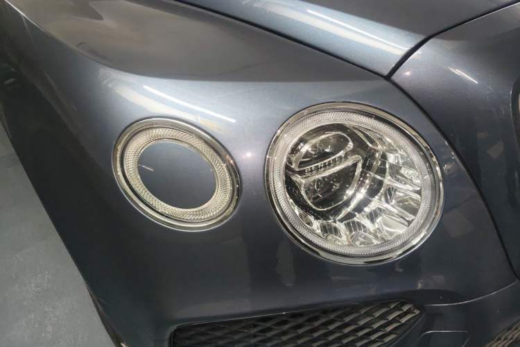 Used Bentley Bentayga 2017 6.0T Standard Edition Right Front Headlight