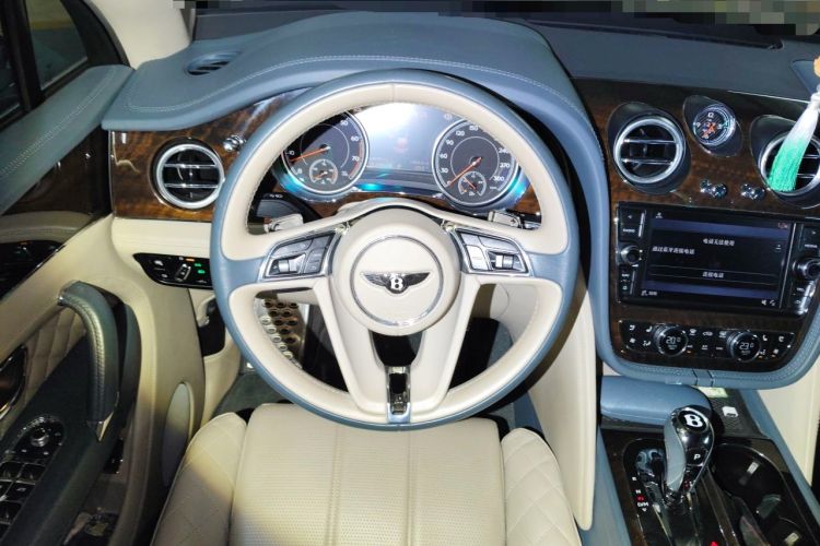 Used Bentley Bentayga 2017 6.0T Standard Edition Steering Wheel