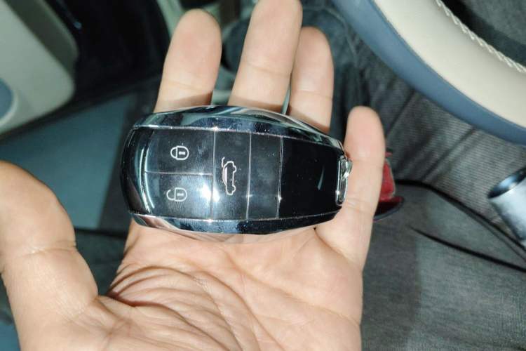 Used Bentley Bentayga 2017 6.0T Standard Edition Vehicle Key