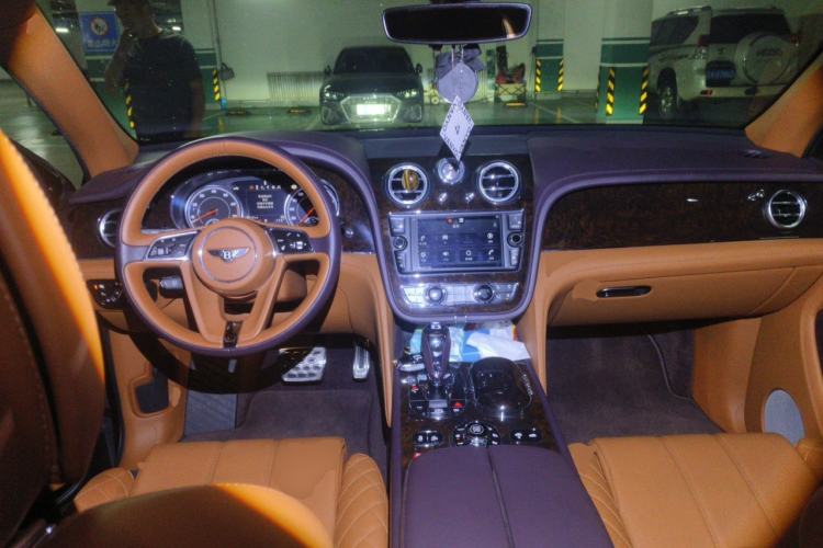 Used Bentley Bentayga 2017 6.0T Standard Edition Center Console