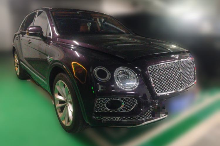 Used Bentley Bentayga 2017 6.0T Standard Edition Front Right 45 Deg