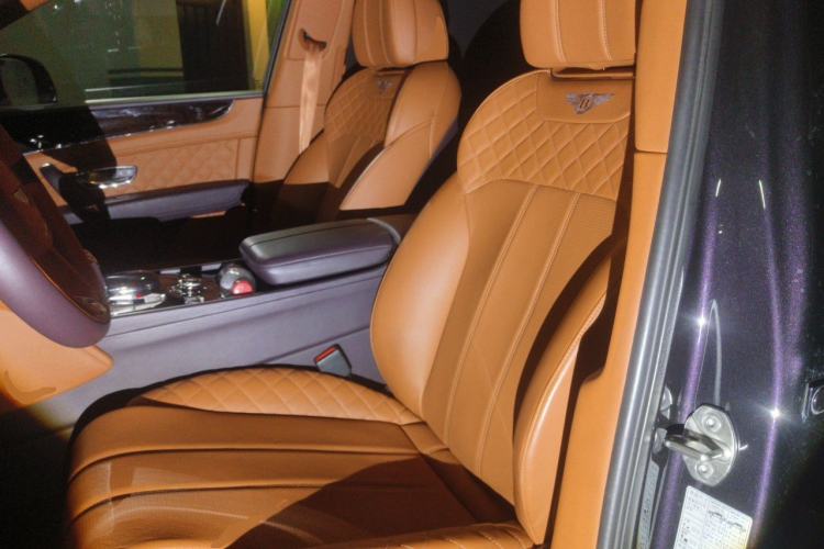 Used Bentley Bentayga 2017 6.0T Standard Edition Left Front Seat