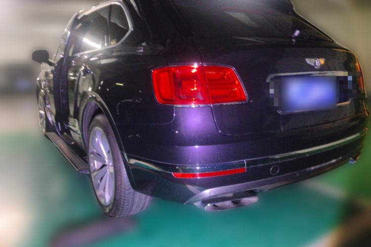 Used Bentley Bentayga 2017 6.0T Standard Edition Rear Left 45 Deg