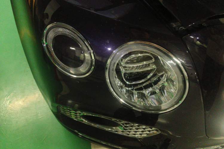 Used Bentley Bentayga 2017 6.0T Standard Edition Right Front Headlight