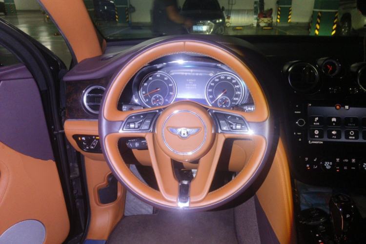 Used Bentley Bentayga 2017 6.0T Standard Edition Steering Wheel