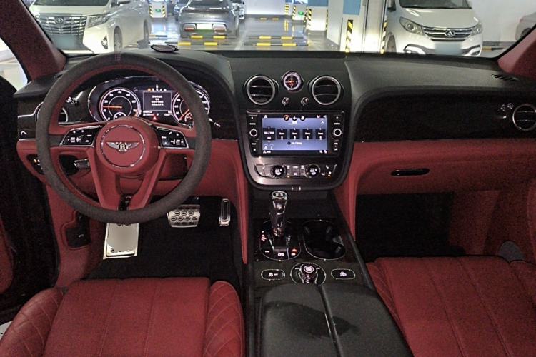 Used Bentley Bentayga 2018 4.0T V8 Center Console