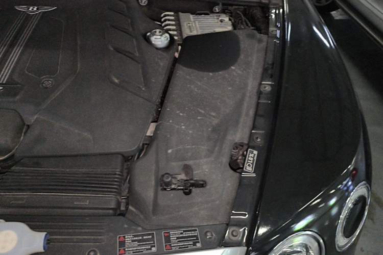 Used Bentley Bentayga 2018 4.0T V8 Engine Bay Left