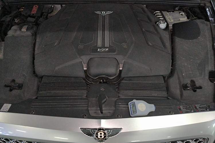 Used Bentley Bentayga 2018 4.0T V8 Engine Bay