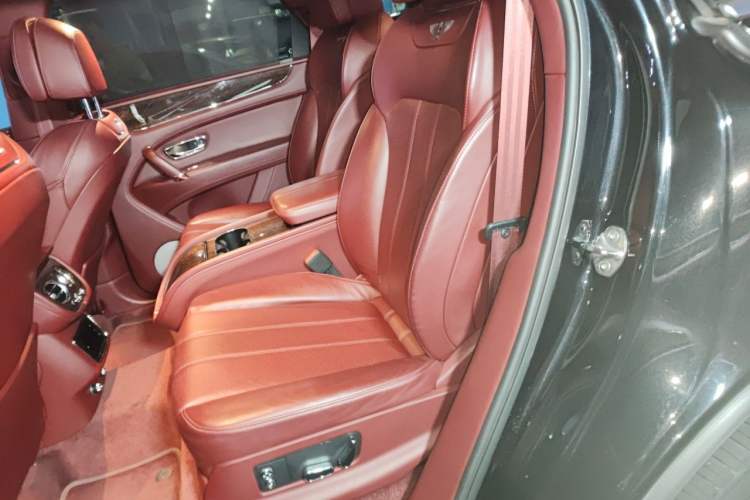 Used Bentley Bentayga 2018 4.0T V8 Left Rear Seat