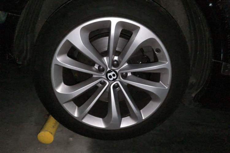 Used Bentley Bentayga 2018 4.0T V8 Right Front Wheel Hub