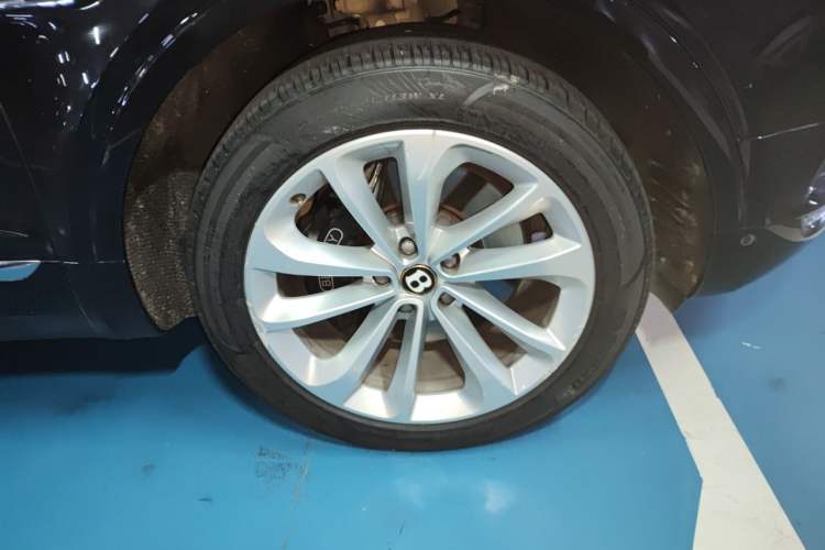 Used Bentley Bentayga 2018 4.0T V8 Right Front Wheel Hub