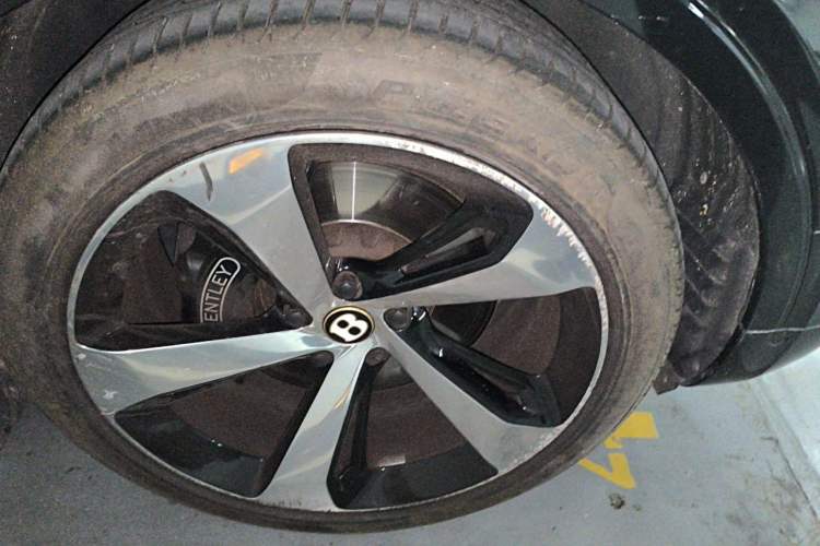 Used Bentley Bentayga 2018 4.0T V8 Right Front Wheel Hub