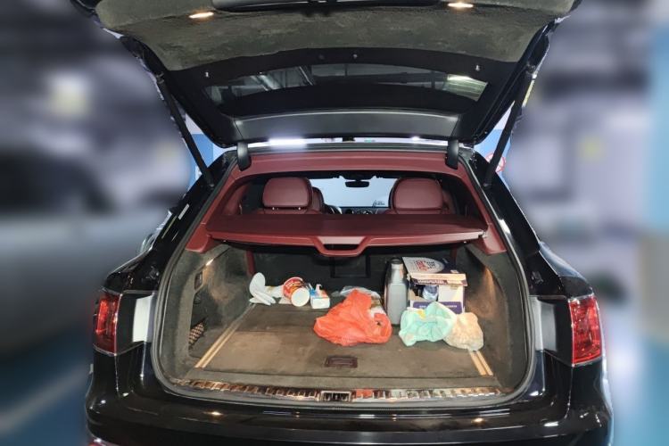 Used Bentley Bentayga 2018 4.0T V8 Trunk