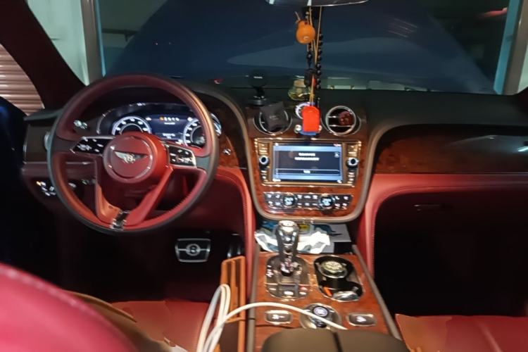 Used Bentley Bentayga 2018 4.0T V8 Center Console