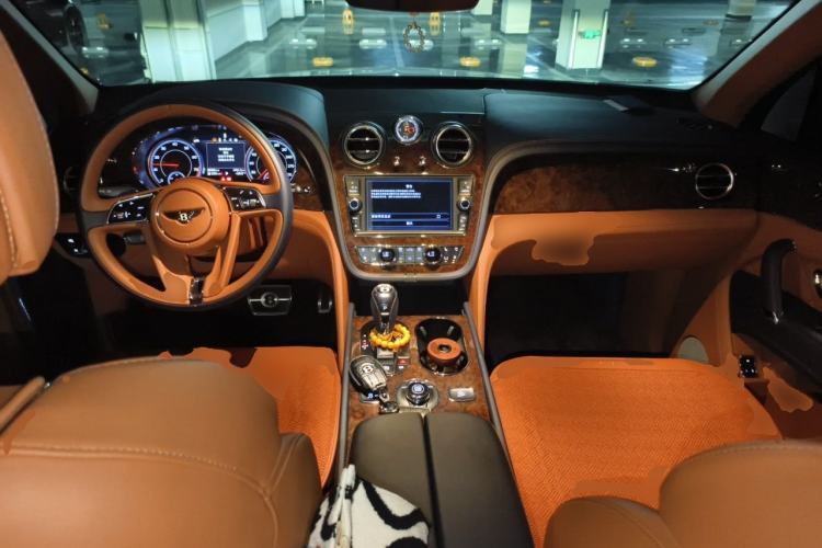 Used Bentley Bentayga 2018 4.0T V8 Center Console