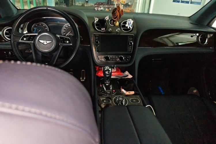 Used Bentley Bentayga 2018 4.0T V8 Center Console