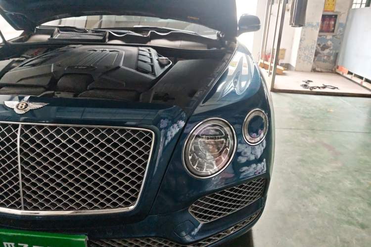 Used Bentley Bentayga 2018 4.0T V8 Engine Bay Left