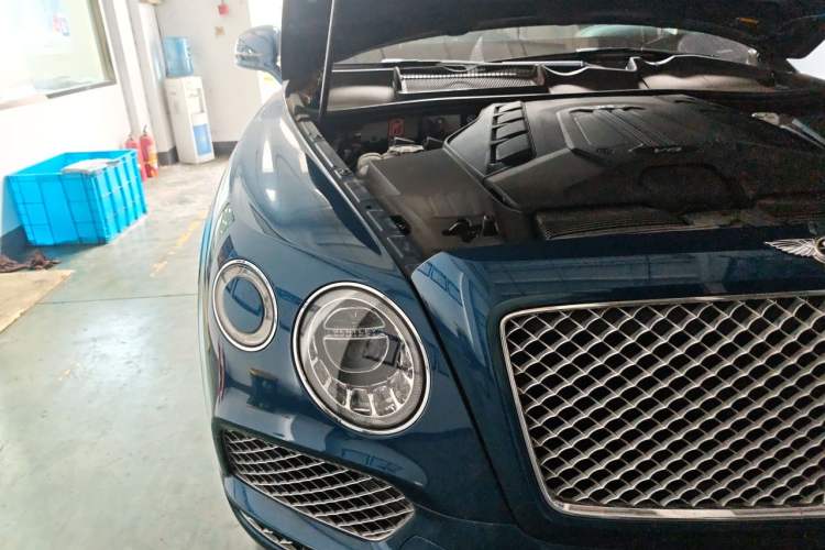 Used Bentley Bentayga 2018 4.0T V8 Engine Bay Right