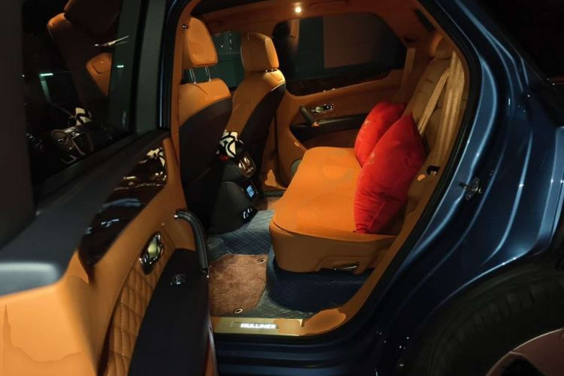 Used Bentley Bentayga 2018 4.0T V8 Left Rear Seat