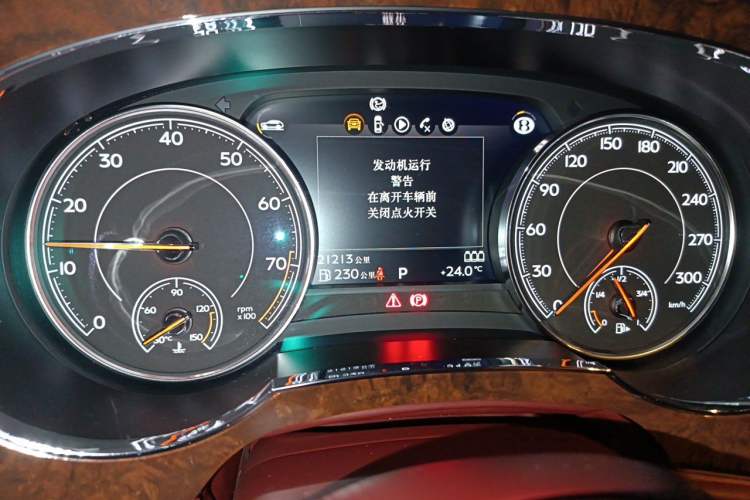Used Bentley Bentayga 2018 4.0T V8 Odometer Close Up