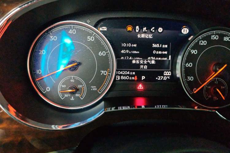 Used Bentley Bentayga 2018 4.0T V8 Odometer Close Up