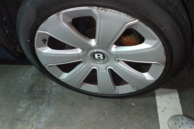 Used Bentley Bentayga 2018 4.0T V8 Right Front Wheel Hub