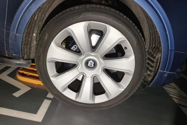 Used Bentley Bentayga 2018 4.0T V8 Right Front Wheel Hub