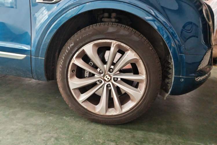 Used Bentley Bentayga 2018 4.0T V8 Right Front Wheel Hub