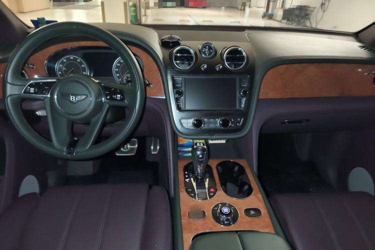 Used Bentley Bentayga 2018 4.0T V8 Center Console
