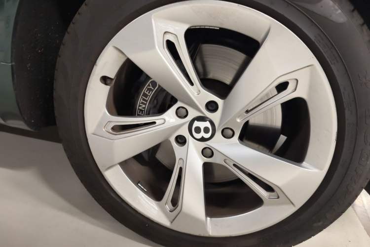 Used Bentley Bentayga 2018 4.0T V8 Right Front Wheel Hub