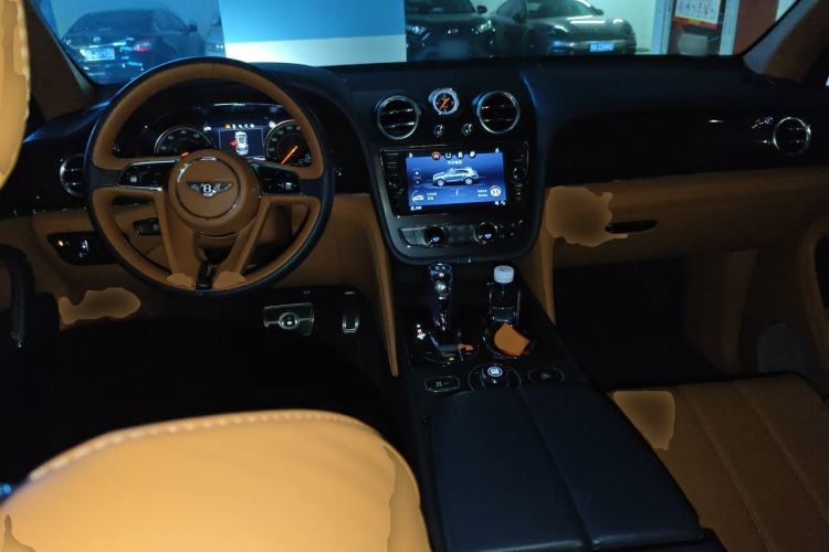 Used Bentley Bentayga 2018 4.0T V8 Center Console