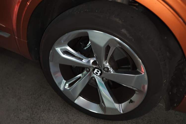 Used Bentley Bentayga 2018 4.0T V8 Right Front Wheel Hub