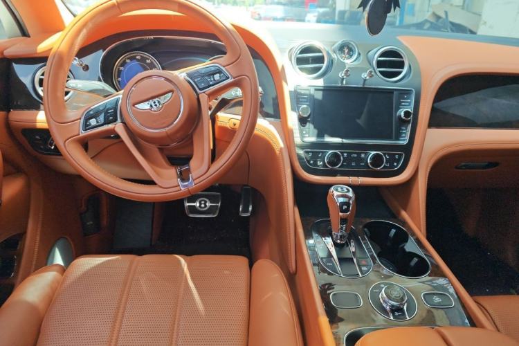 Used Bentley Bentayga 2018 4.0T V8 Center Console